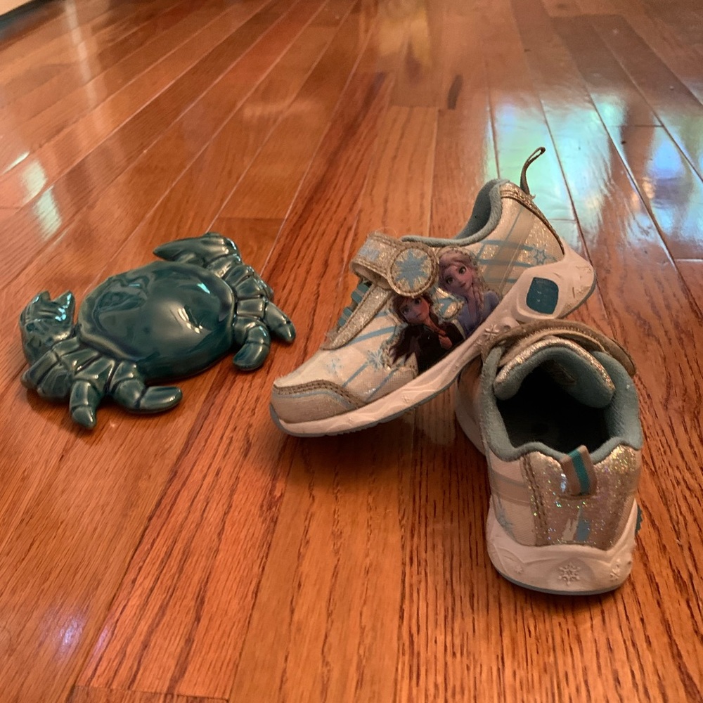 EUC Disney FROZEN II light up tennis shoes